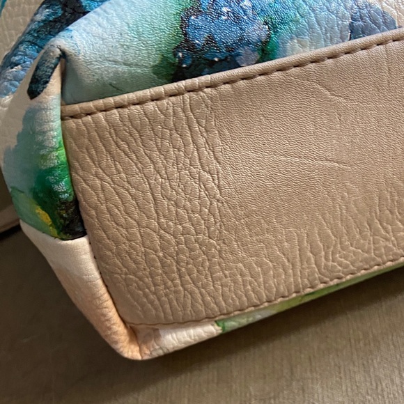 Koltov Floral Shoulder-Crossbody Bag with Blue and Cream Accents - Picture 12 of 12